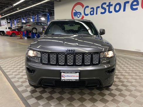 Used 2020 Jeep Grand Cherokee Altitude AWD/4WD image 4