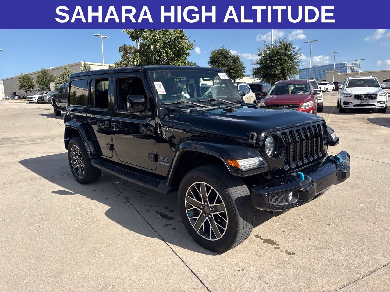 Used 2023 Jeep Wrangler Unlimited Sahara AWD/4WD image 3