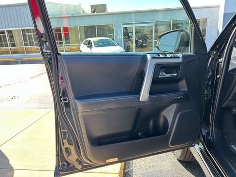 Used 2021 Toyota 4Runner Limited AWD/4WD image 25