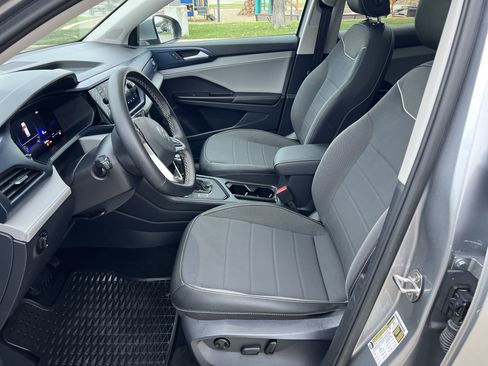 Used 2024 Volkswagen Taos SE image 12