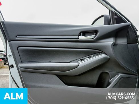 Used 2025 Nissan Altima 2.5 SV FWD image 10