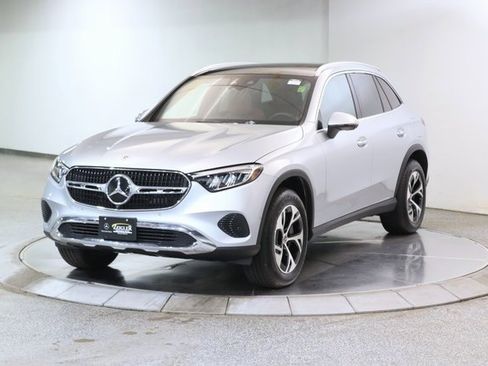 Used 2025 Mercedes-Benz GLC 350e 4MATIC w/ Driver Assistance Package image 15