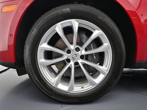 Certified 2025 Porsche Macan AWD/4WD image 34