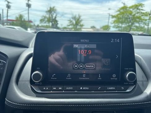 Used 2024 Nissan Rogue S AWD/4WD image 15