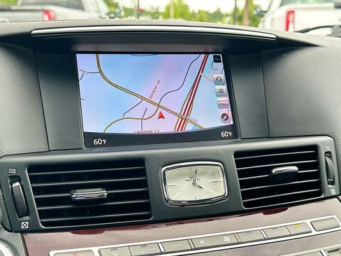 Used 2018 INFINITI Q70 Luxe w/ Proactive Package AWD/4WD image 13