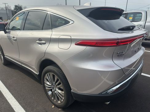 Used 2024 Toyota Venza Limited image 4