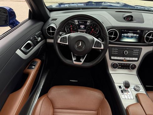 Used 2017 Mercedes-Benz SL 550 image 40