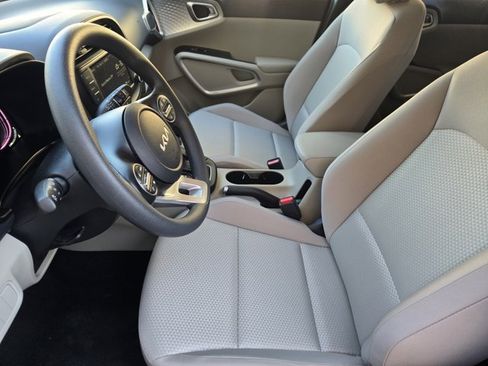 Certified 2025 Kia Soul LX image 12