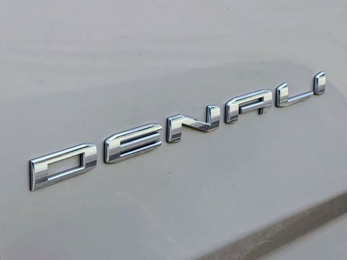 Used 2023 GMC Yukon XL Denali Ultimate image 8