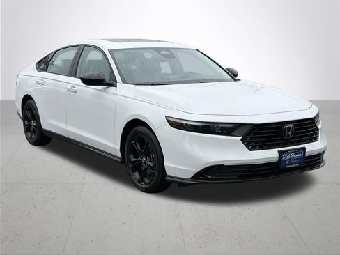 Used 2025 Honda Accord SE image 4