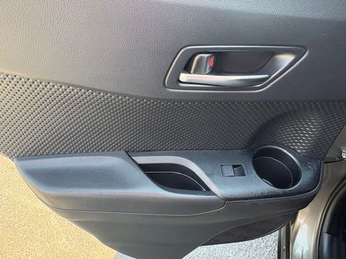 Used 2021 Toyota C-HR LE FWD image 16