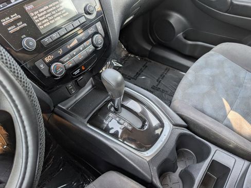 Used 2016 Nissan Rogue SV FWD image 25