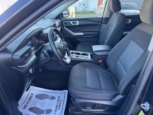 Used 2022 Ford Explorer XLT image 13