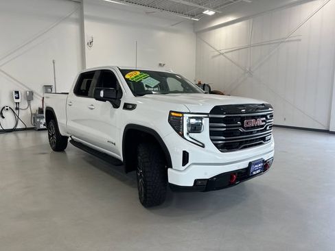 Used 2025 GMC Sierra 1500 AT4 w/ AT4 Premium Package AWD/4WD image 3