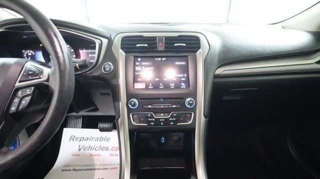 Used 2017 Ford Fusion SE w/ Fusion SE Technology Package FWD image 12