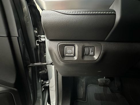Used 2023 GMC Acadia SLE w/ Driver Convenience Package FWD image 24