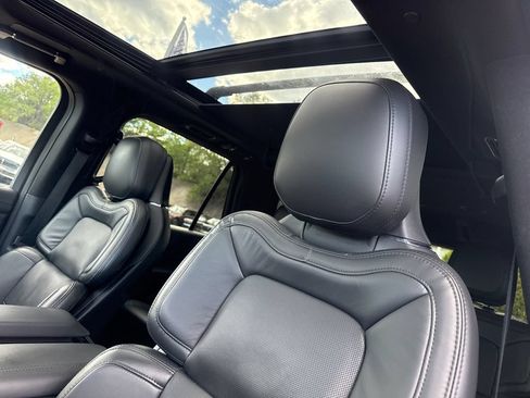 Certified 2023 Lincoln Navigator Reserve AWD/4WD image 13