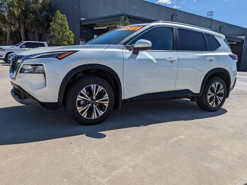 Used 2023 Nissan Rogue SV w/ SV Premium B Package image 9