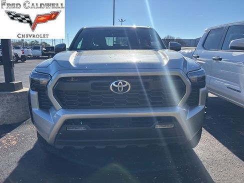 Used 2025 Toyota Tacoma TRD Off-Road image 2