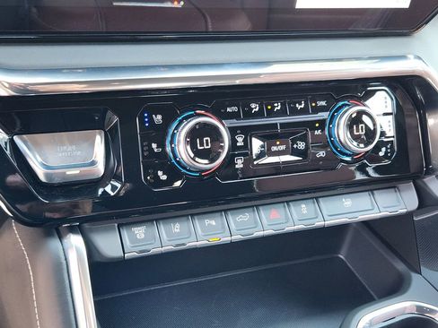 New 2025 GMC Sierra 3500 Denali Ultimate image 15