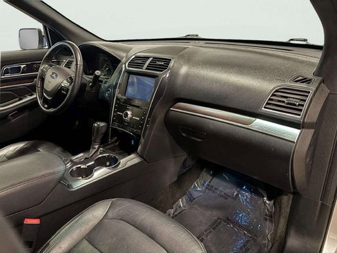 Used 2018 Ford Explorer Limited image 31