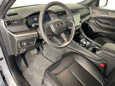 New 2026 Jeep Grand Cherokee L Limited w/ Limited Altitude Package AWD/4WD image 3