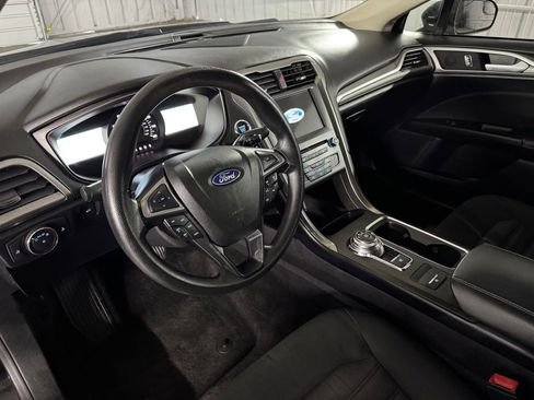 Used 2018 Ford Fusion SE w/ Fusion SE Technology Package FWD image 22