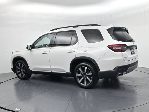 Used 2024 Honda Pilot Touring image 5