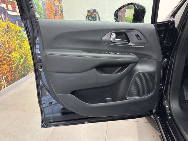 New 2026 Chrysler Pacifica Select w/ S Appearance Package FWD image 21
