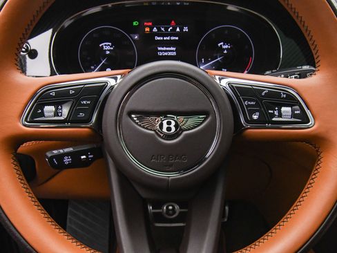 Certified 2022 Bentley Bentayga image 37