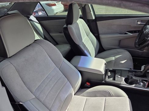 Used 2015 Toyota Camry XSE image 8