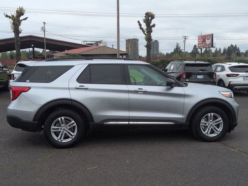 Used 2023 Ford Explorer XLT w/ Class IV Trailer Tow Package AWD/4WD image 6