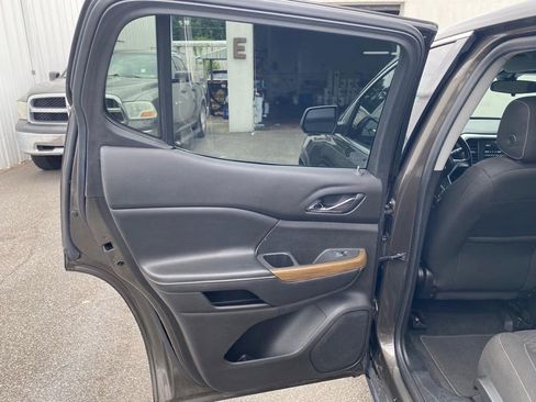 Used 2019 GMC Acadia SLE FWD image 13