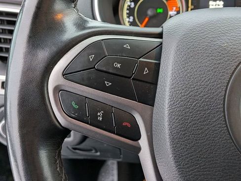 Certified 2019 Jeep Cherokee Latitude Plus w/ Cold Weather Group image 18