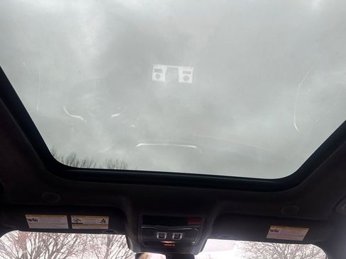 Used 2021 Jaguar F-PACE SVR image 23