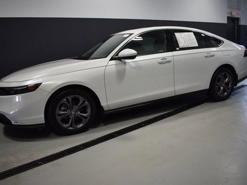 Used 2024 Honda Accord EX image 2