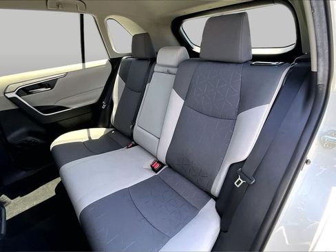 Used 2021 Toyota RAV4 XLE FWD image 19