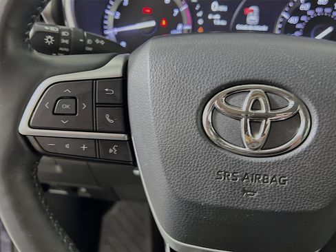 Used 2022 Toyota Highlander Limited image 19