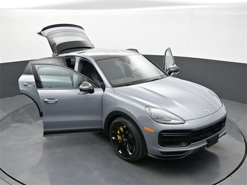 Used 2023 Porsche Cayenne Turbo GT image 33