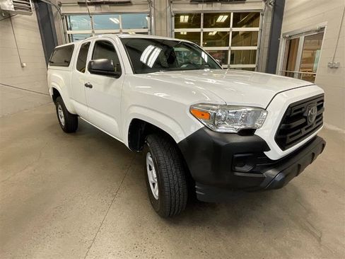 Used 2019 Toyota Tacoma SR image 7