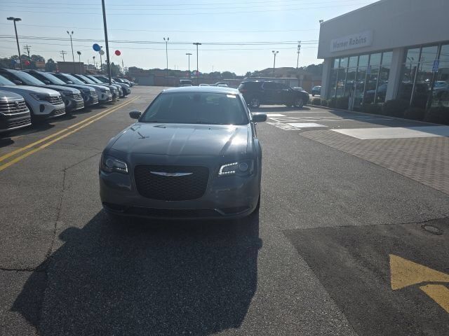 Used 2019 Chrysler 300 Touring w/ Sport Appearance Package RWD image 8