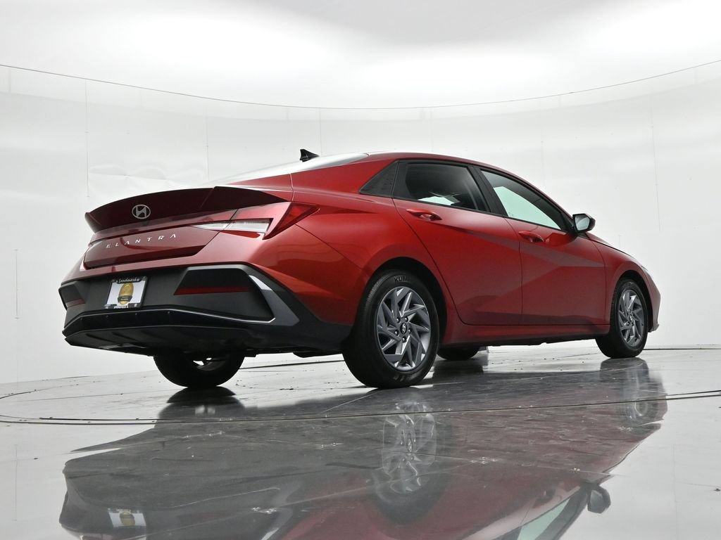 Used 2024 Hyundai Elantra SEL FWD image 21