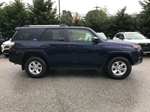 Used 2020 Toyota 4Runner SR5 AWD/4WD image 8