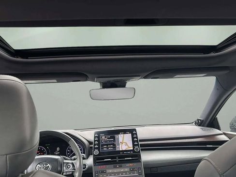 Used 2019 Toyota Avalon Limited image 28