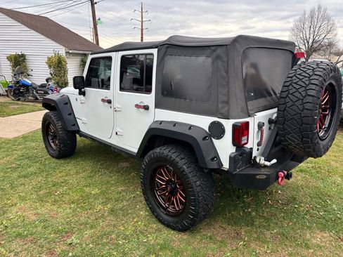 Used 2016 Jeep Wrangler Unlimited Sahara image 13