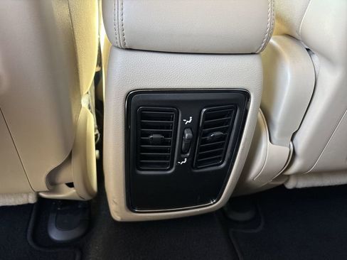 Used 2021 Jeep Grand Cherokee Laredo image 23