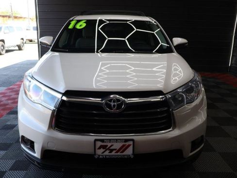 Used 2016 Toyota Highlander Plus image 2