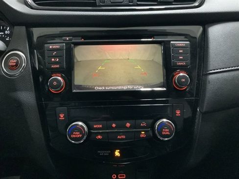 Used 2019 Nissan Rogue SV image 26