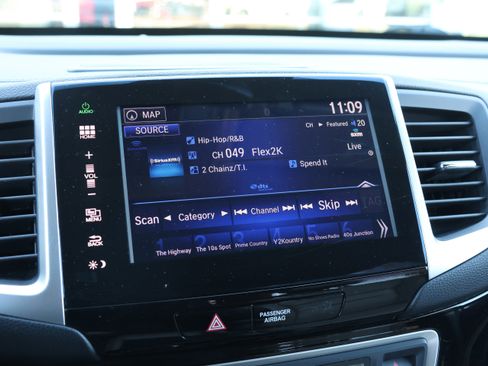 Used 2017 Honda Pilot Touring image 27