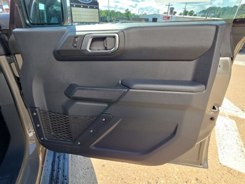 New 2026 Ford Bronco Outer Banks w/ Sasquatch Package AWD/4WD image 13